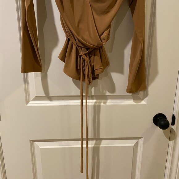 Express Tan Long Sleeve Off Shoulder Wrap Top Size Large NWT - Picture 5 of 10